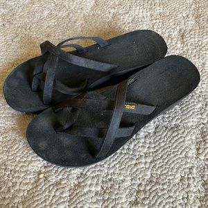 Teva Olowahu Wedge Sandals size 8 in black